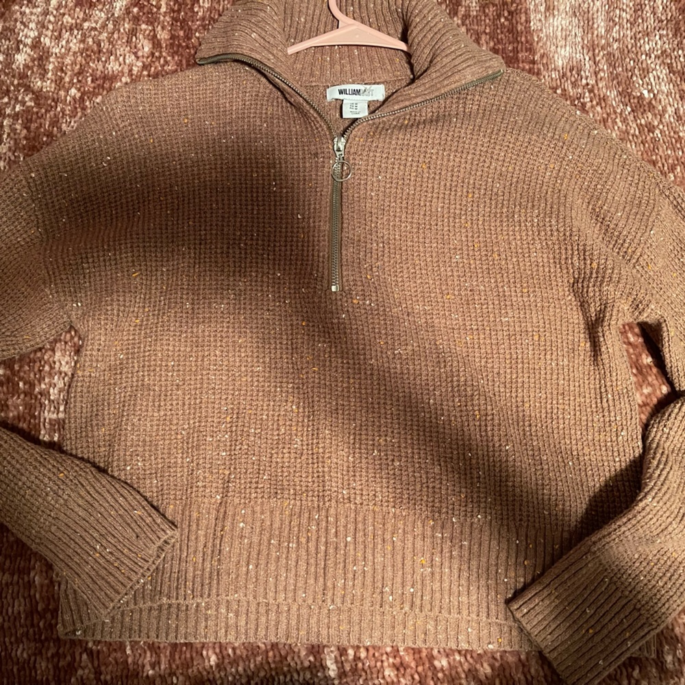 Brown crewnecks sweater
